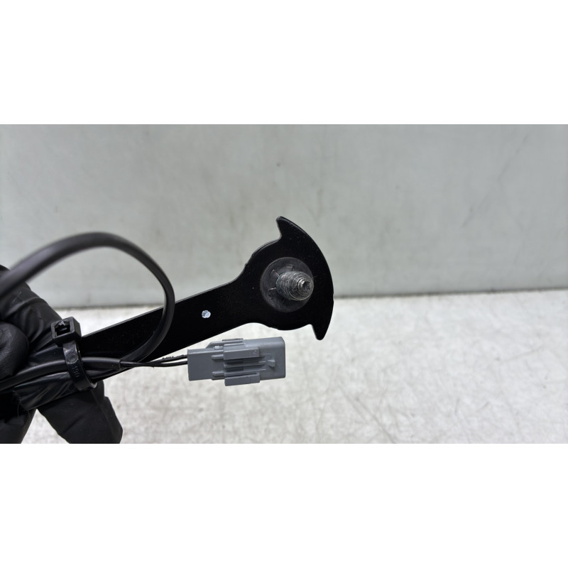 Attache ceinture avant gauche RENAULT MEGANE 4 Photo n°4
