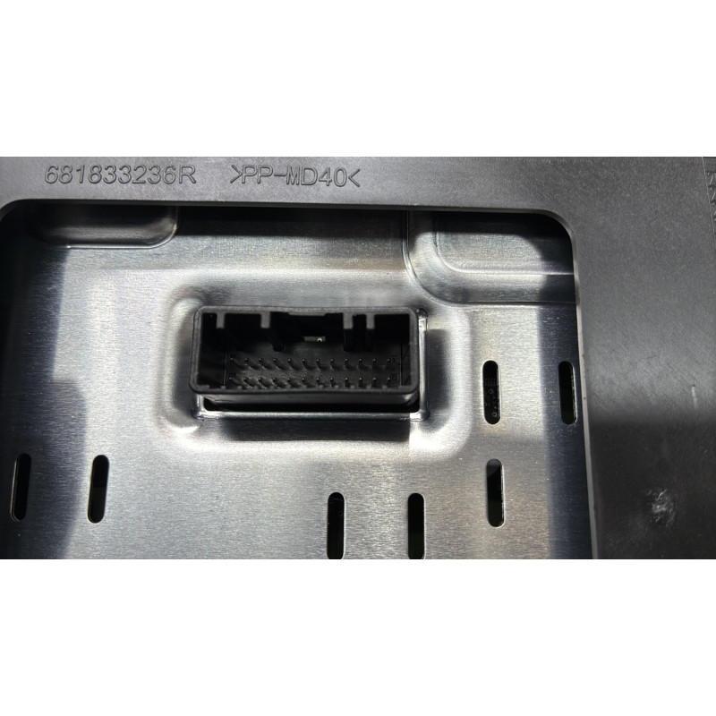 Ecran GPS RENAULT MEGANE 4 Photo n°8