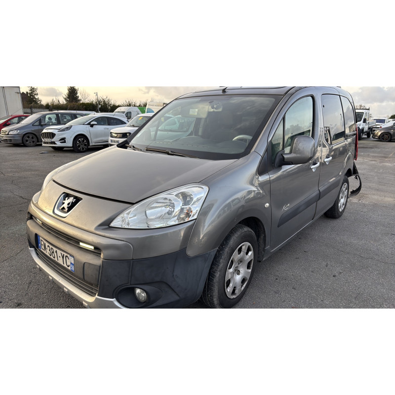 Feu arriere stop central PEUGEOT PARTNER 2 Photo n°10