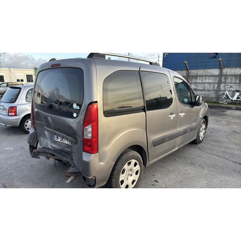 Feu arriere stop central PEUGEOT PARTNER 2 Photo n°12