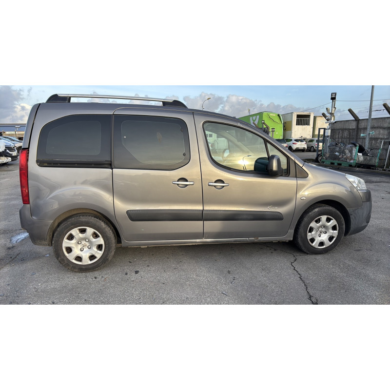 Feu arriere stop central PEUGEOT PARTNER 2 Photo n°16