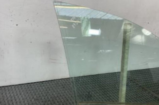 Vitre avant droit PEUGEOT 2008 1