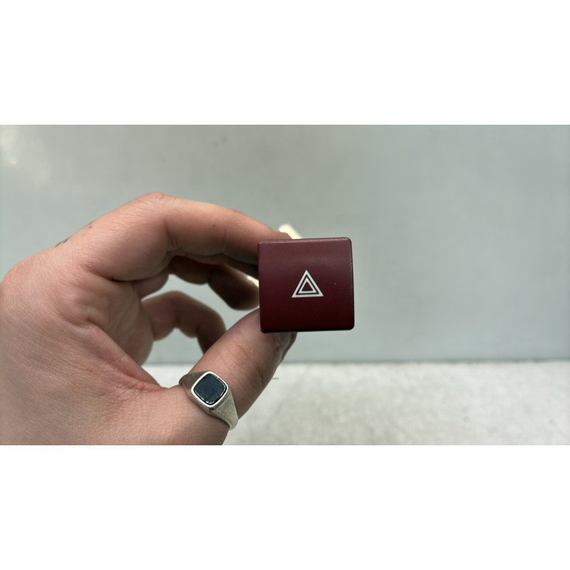 Bouton de warning PEUGEOT PARTNER 2 Photo n°1