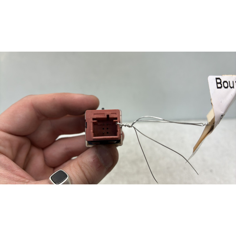 Bouton de warning PEUGEOT PARTNER 2 Photo n°3