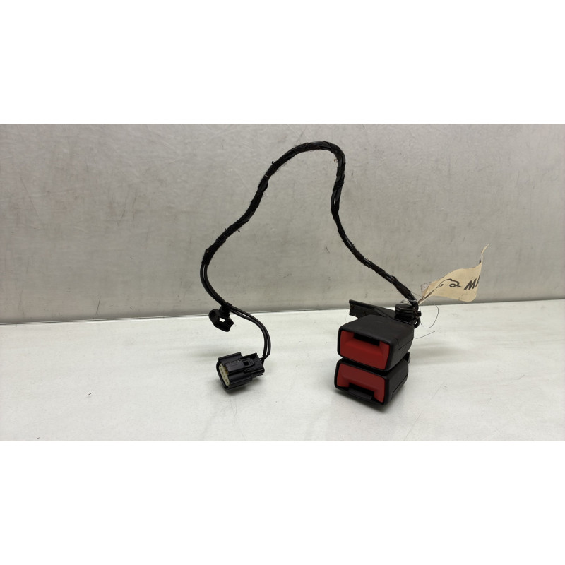 Attache ceinture arriere droit FORD FIESTA 7 Photo n°1