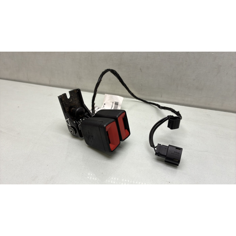 Attache ceinture arriere droit FORD FIESTA 7 Photo n°3