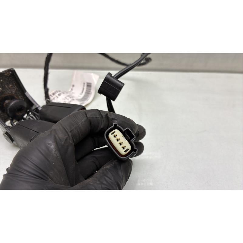 Attache ceinture arriere droit FORD FIESTA 7 Photo n°4