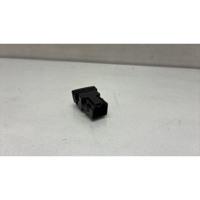 Bouton de warning FORD FIESTA 7 Photo n°2