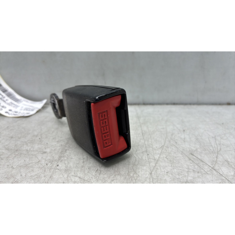 Attache ceinture arriere droit RENAULT TWINGO 1 Photo n°2