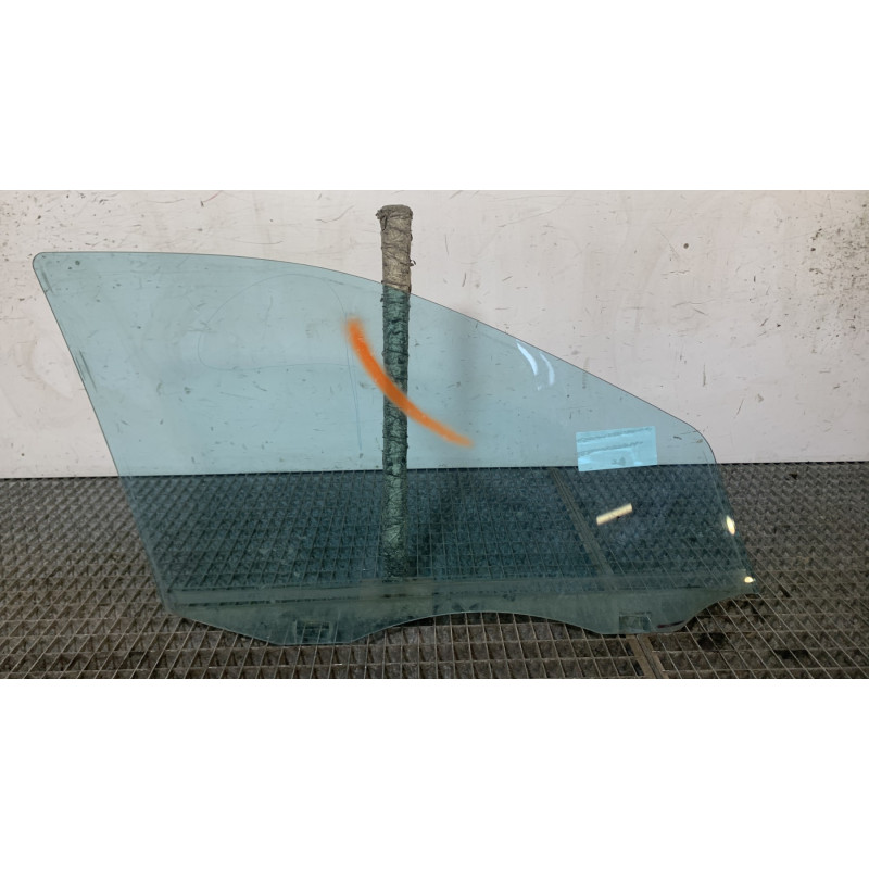 Vitre avant gauche MERCEDES CLASSE C 203 Photo n°4