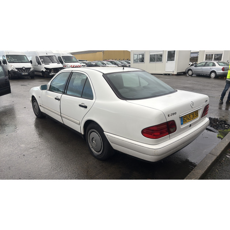 Neiman MERCEDES CLASSE E 210 Photo n°8