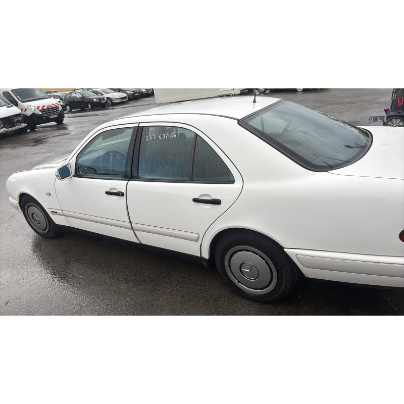Neiman MERCEDES CLASSE E 210 Photo n°10