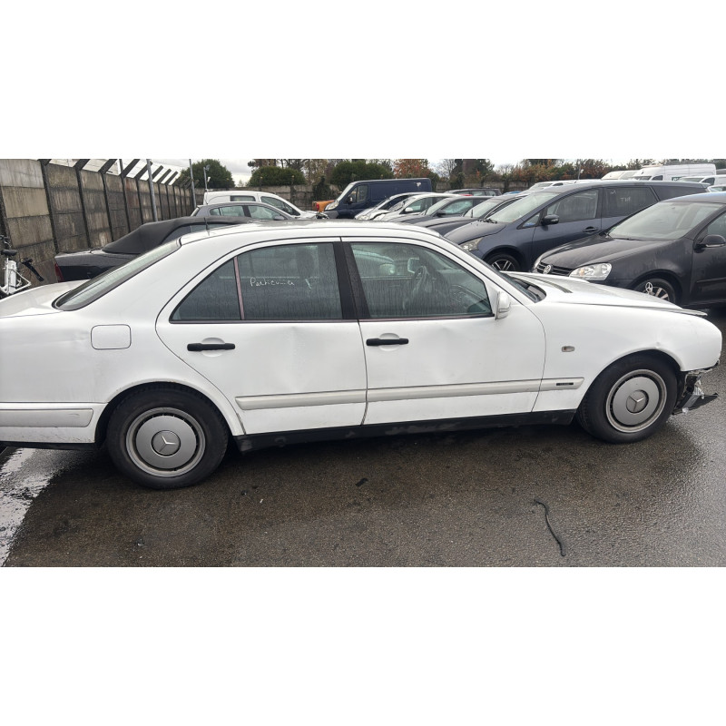 Neiman MERCEDES CLASSE E 210 Photo n°11