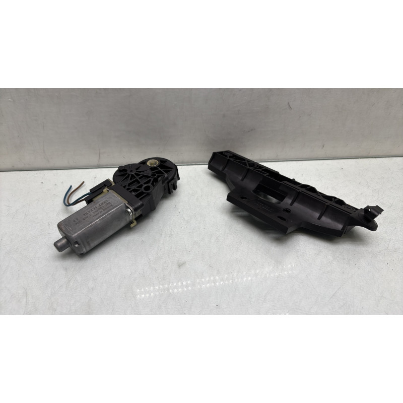 Moteur de capote PEUGEOT 308 1 Photo n°2