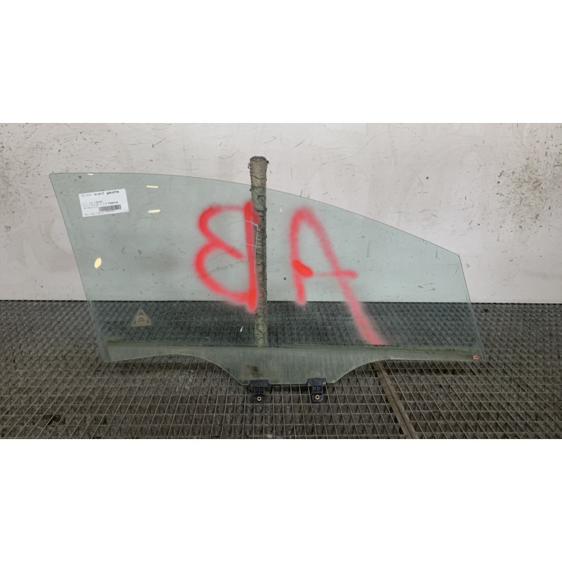 Vitre avant gauche KIA RIO 3 Photo n°1