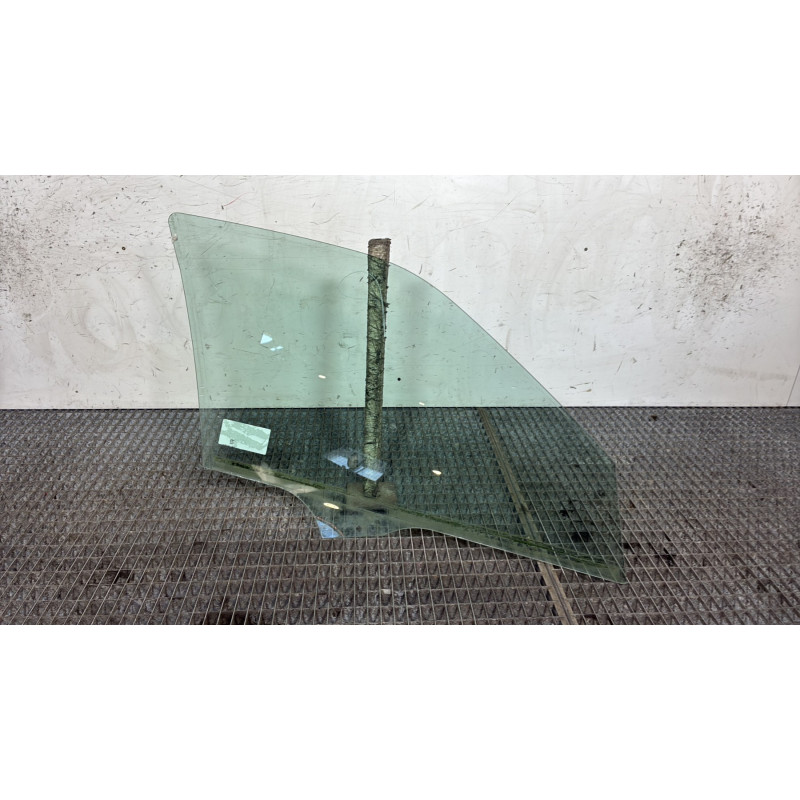 Vitre avant gauche PEUGEOT 406 Photo n°4