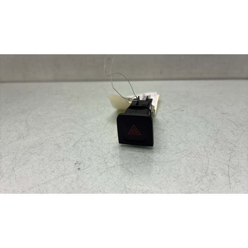 Bouton de warning RENAULT KADJAR Photo n°1