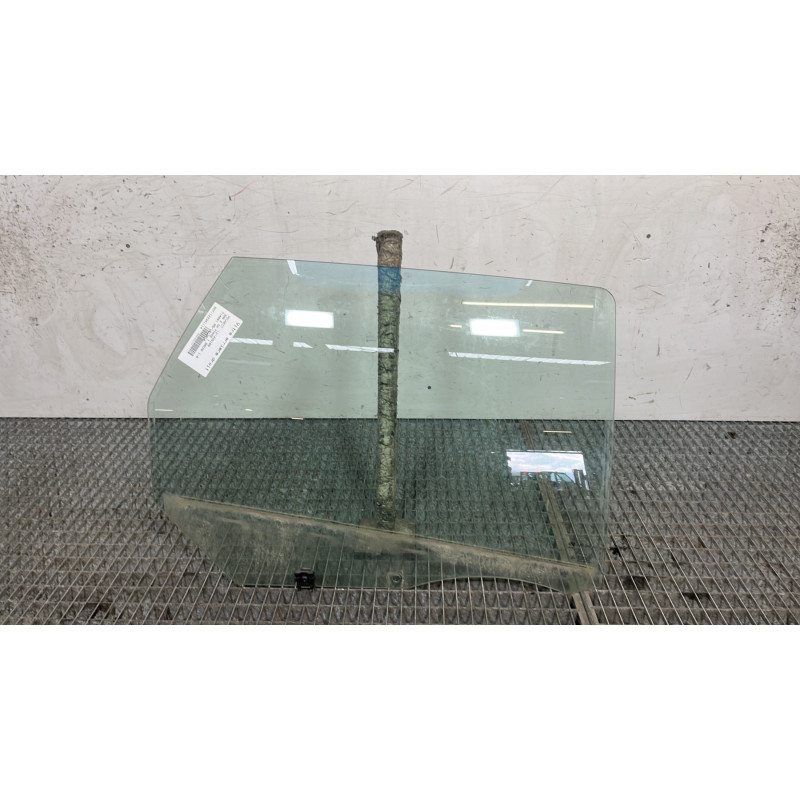 Vitre arriere droit PEUGEOT 308 2 SW Photo n°1