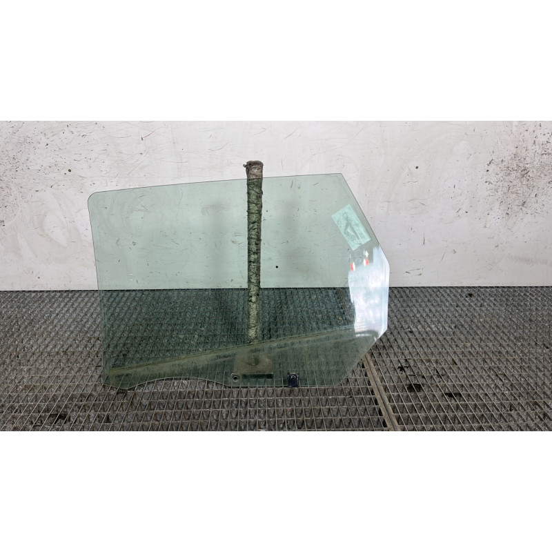Vitre arriere droit PEUGEOT 308 2 SW Photo n°4