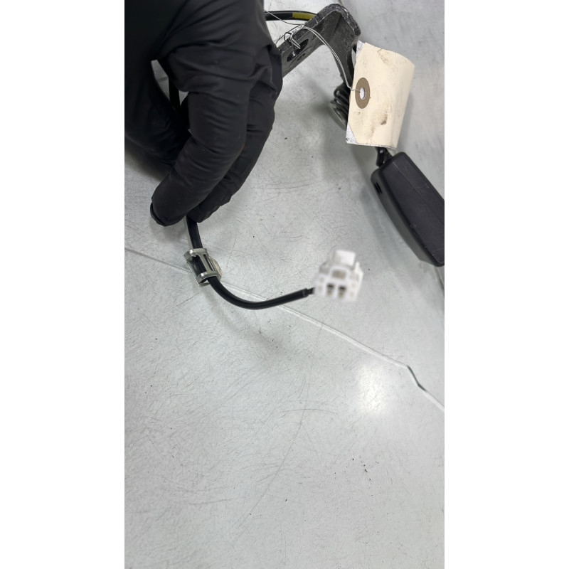 Attache ceinture arriere gauche PEUGEOT 308 2 SW Photo n°3