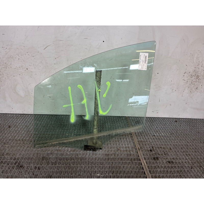 Vitre avant gauche RENAULT GRAND MODUS Photo n°1