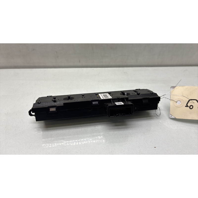 Bouton de warning RENAULT CLIO 5 Photo n°2