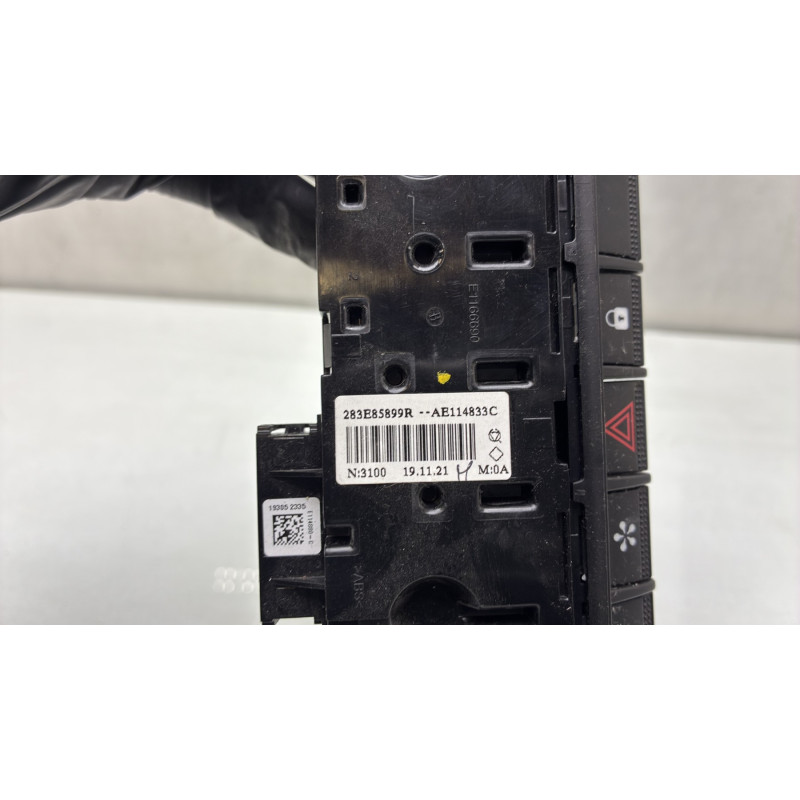 Bouton de warning RENAULT CLIO 5 Photo n°4