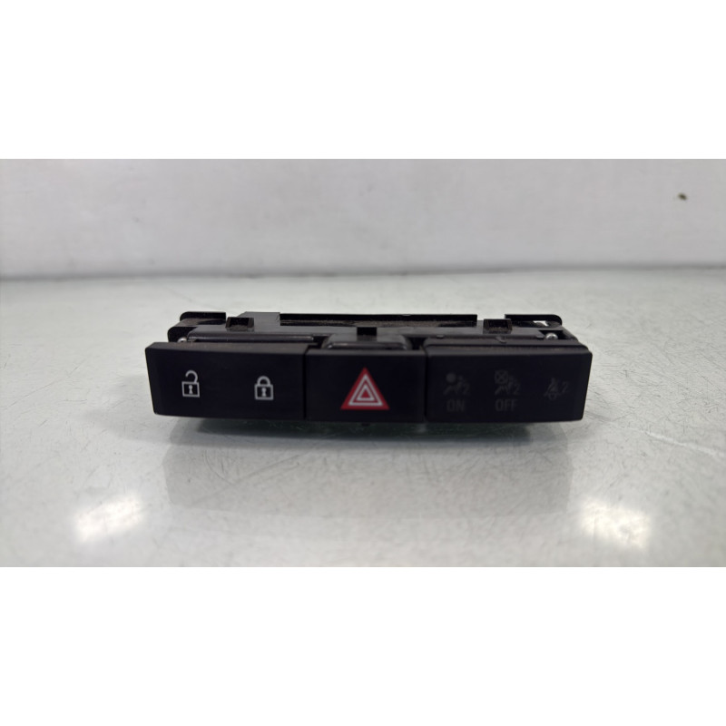 Bouton de warning OPEL ASTRA J Photo n°1