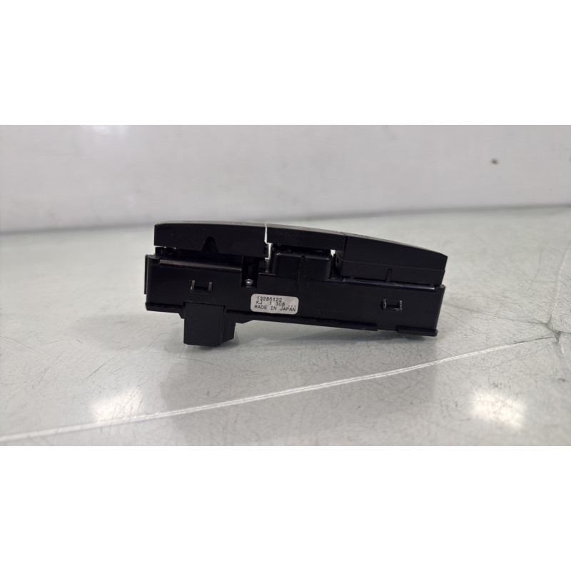 Bouton de warning OPEL ASTRA J Photo n°3