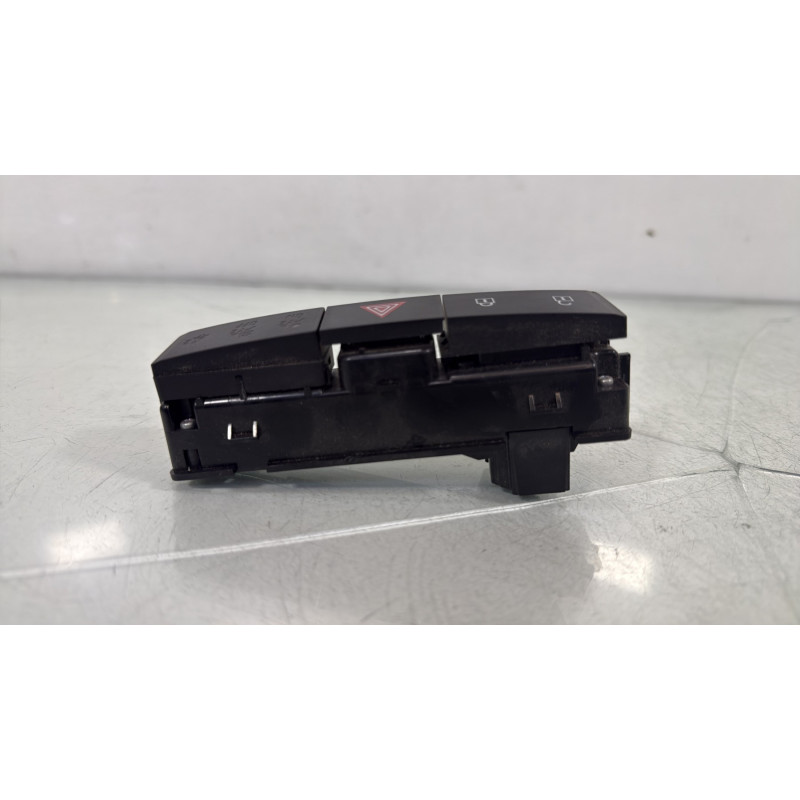 Bouton de warning OPEL ASTRA J Photo n°4