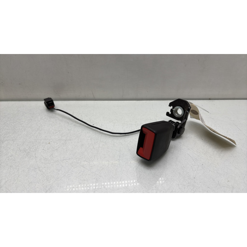 Attache ceinture arriere gauche FORD PUMA 2 Photo n°1