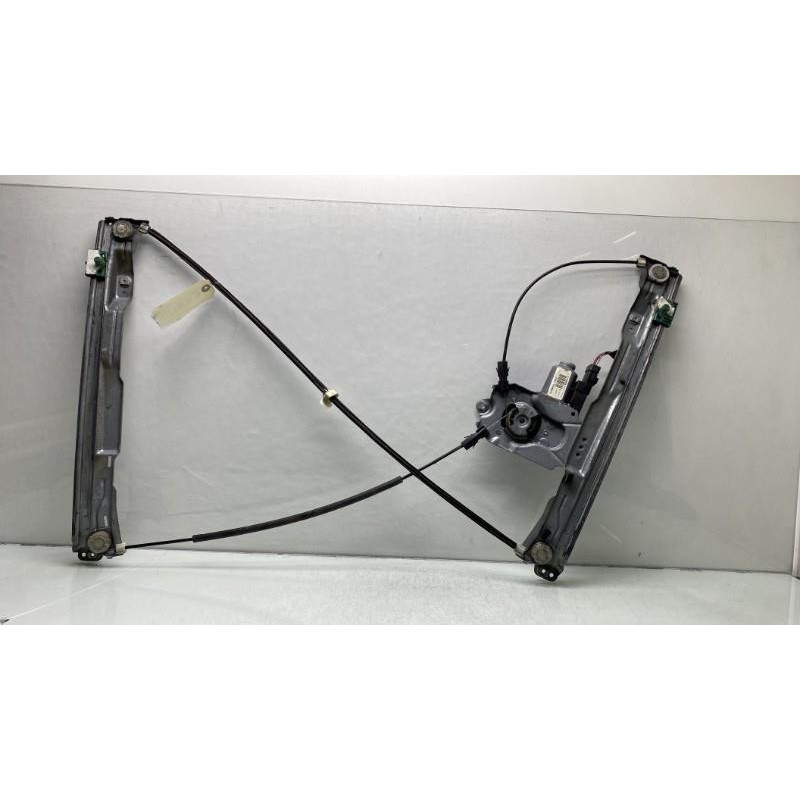 Leve vitre electrique avant gauche RENAULT CLIO 3 Photo n°4