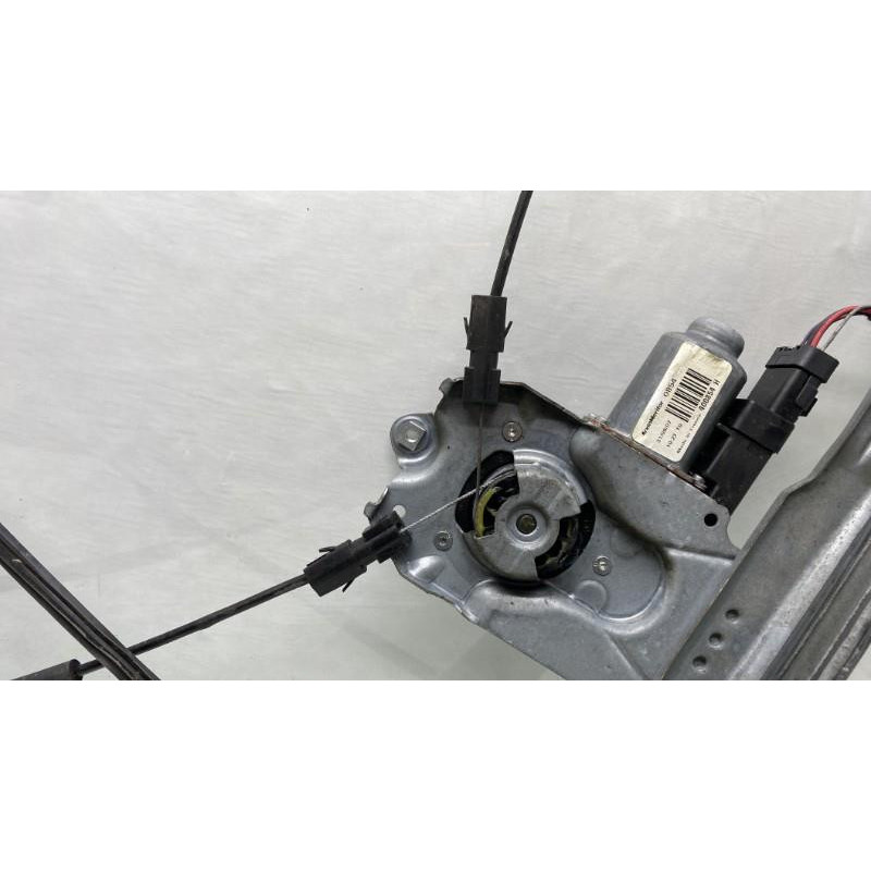 Leve vitre electrique avant gauche RENAULT CLIO 3 Photo n°6