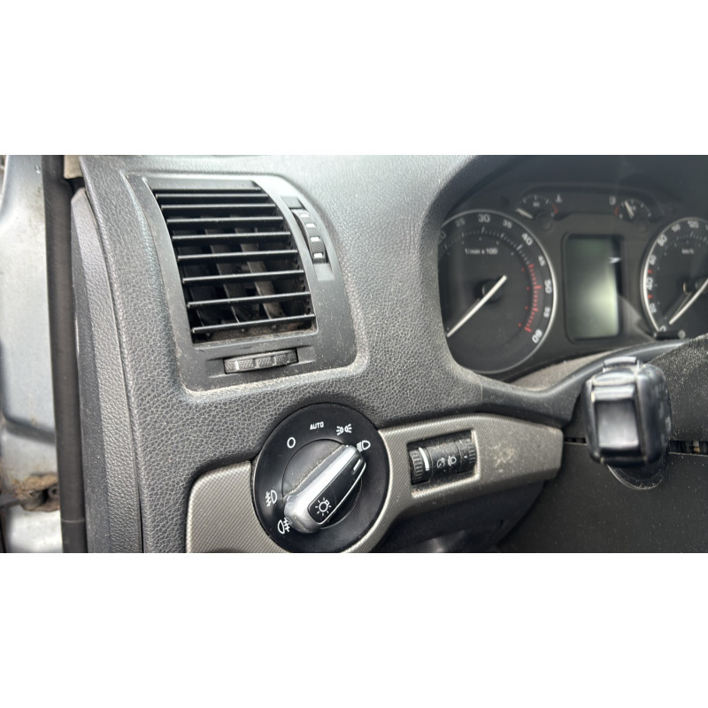 Anti brouillard droit (feux) SKODA OCTAVIA 2 Photo n°19