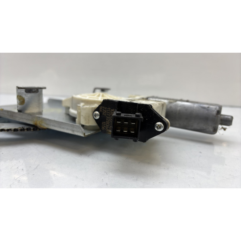 Leve vitre electrique avant gauche OPEL VECTRA C Photo n°4