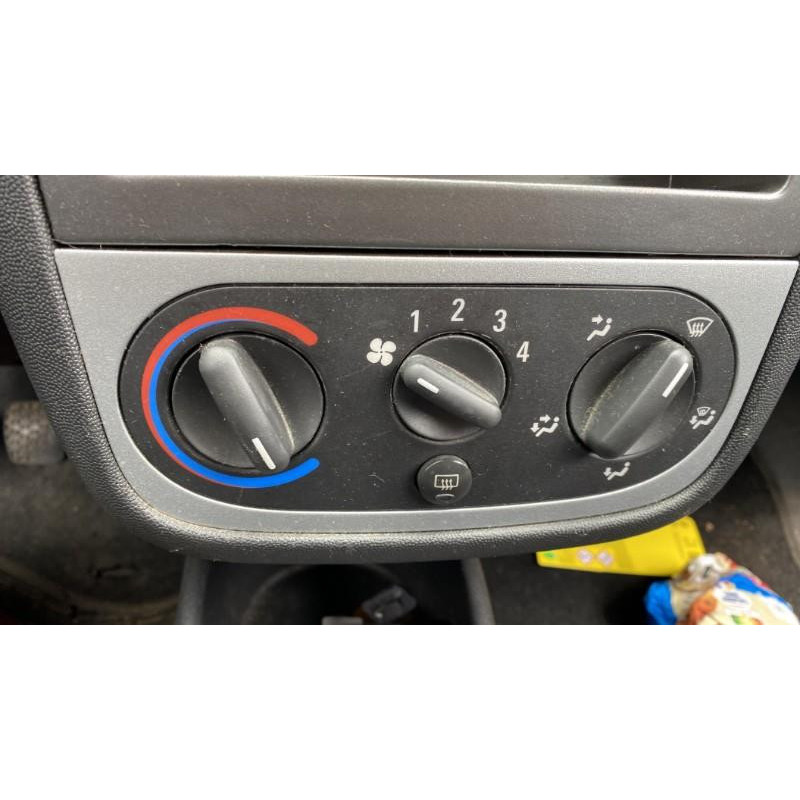 Anti brouillard arriere gauche OPEL CORSA C Photo n°7