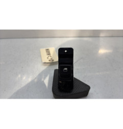 Interrupteur de leve vitre arriere droit KIA STONIC Photo n°1