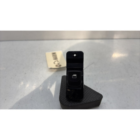 Interrupteur de leve vitre arriere droit KIA STONIC Photo n°1