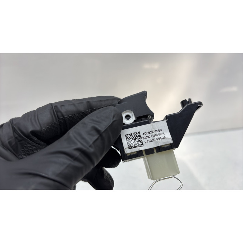 Interrupteur de leve vitre arriere droit KIA STONIC Photo n°3