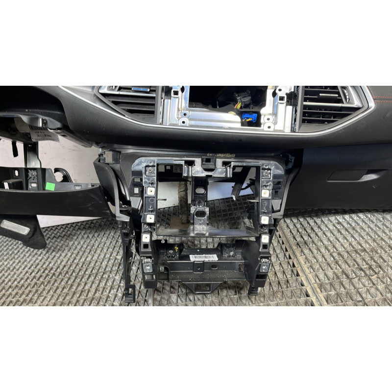 Planche de bord complete PEUGEOT 308 2 Photo n°6