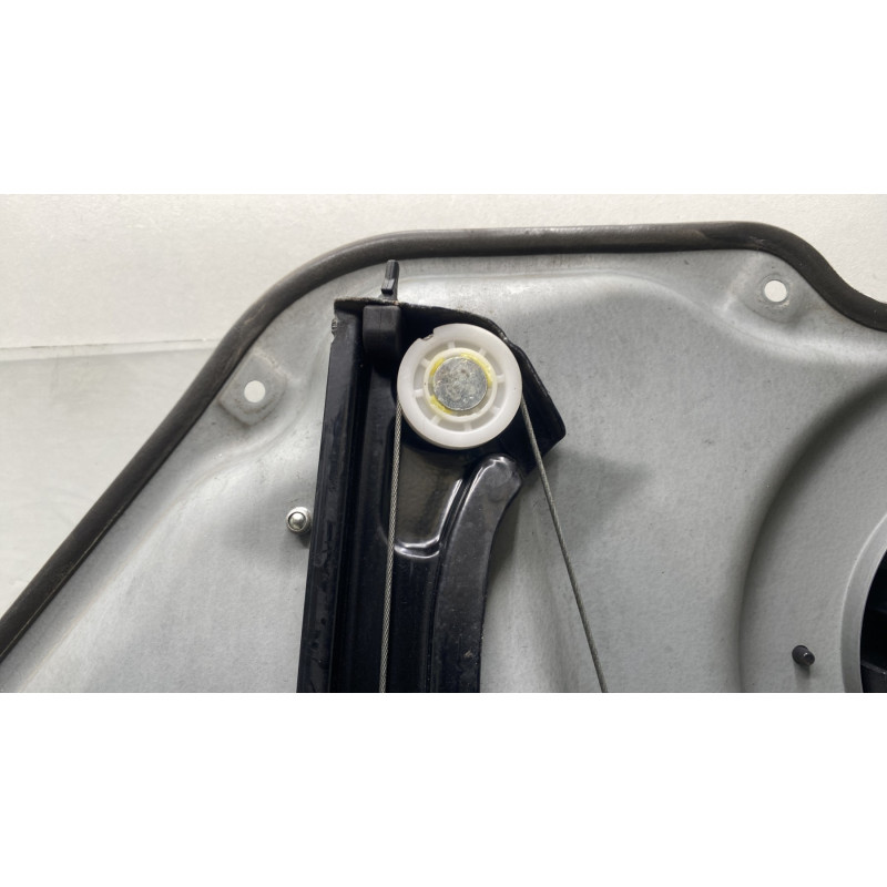 Leve vitre electrique arriere gauche MERCEDES CLASSE B 245 Photo n°8