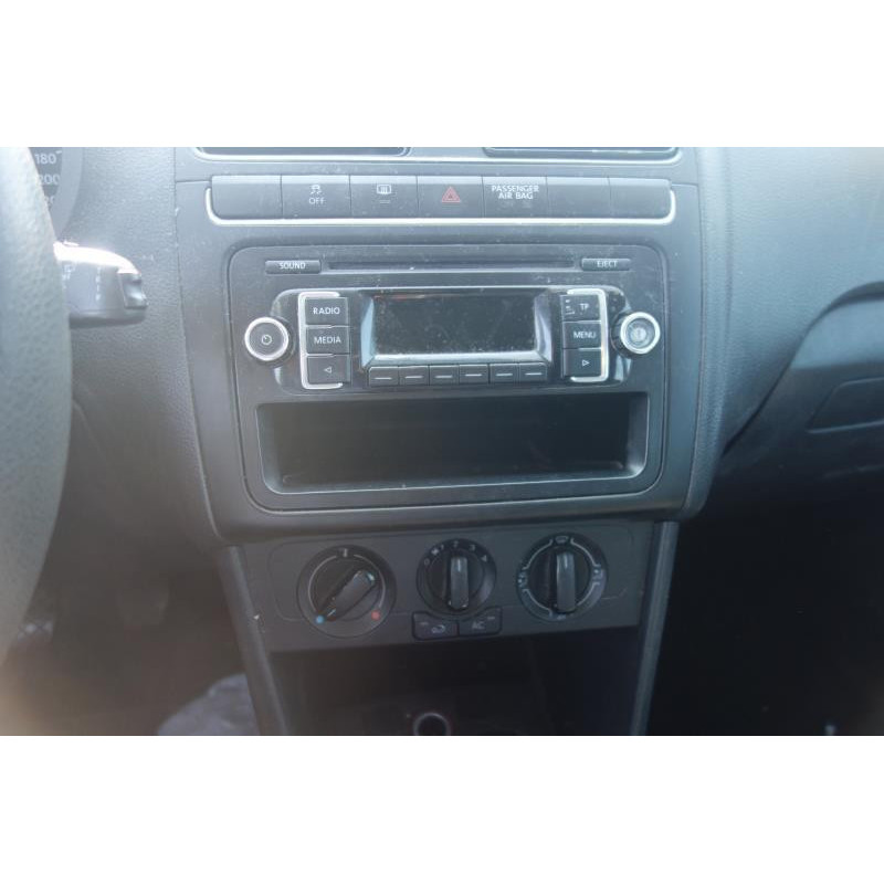 Attache ceinture arriere gauche VOLKSWAGEN POLO 5 Photo n°18