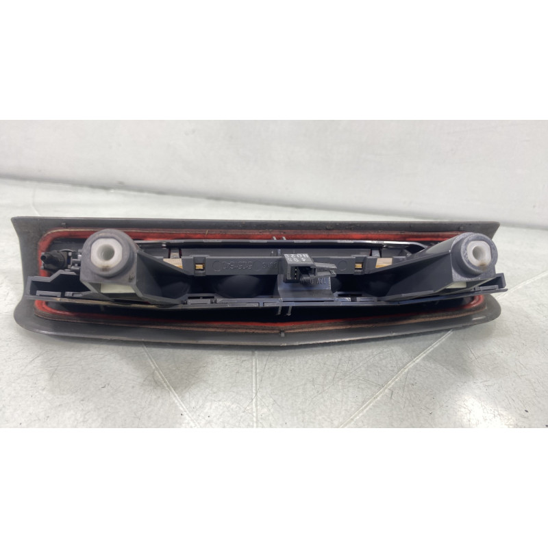 Feu arriere stop central OPEL CORSA D Photo n°2