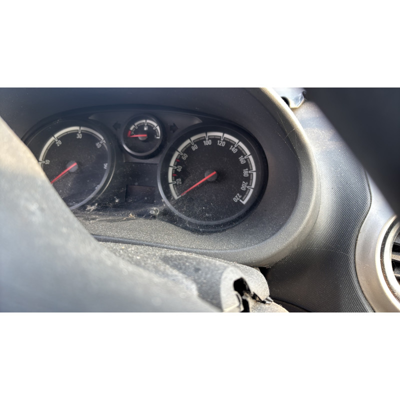 Feu arriere stop central OPEL CORSA D Photo n°20