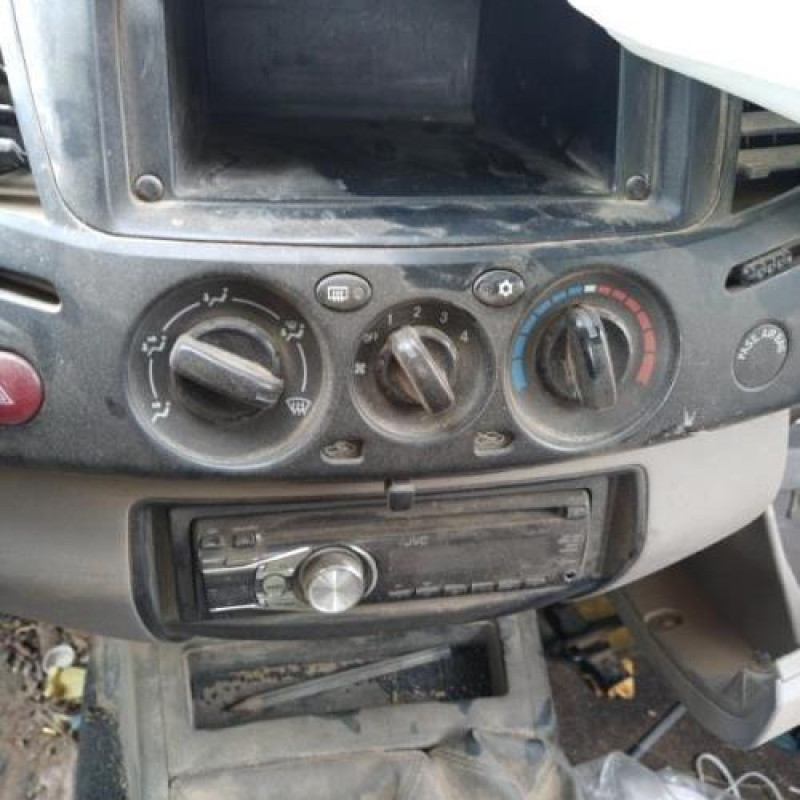 Bouton de warning MITSUBISHI L 200 3 Photo n°4