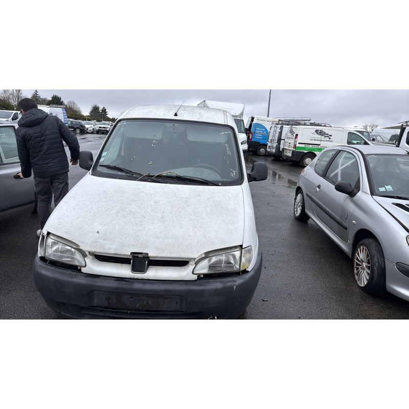Vitre avant droit PEUGEOT PARTNER 1 Photo n°6
