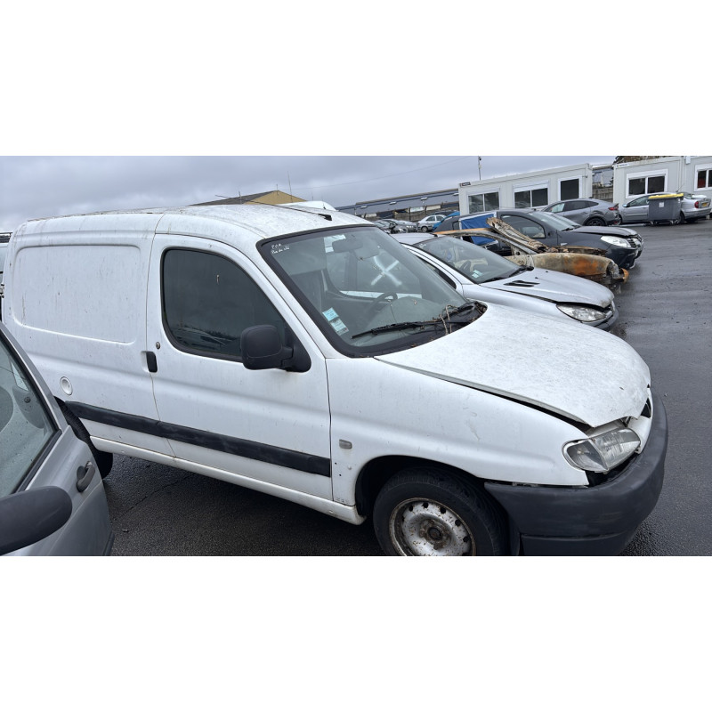 Vitre avant droit PEUGEOT PARTNER 1 Photo n°8