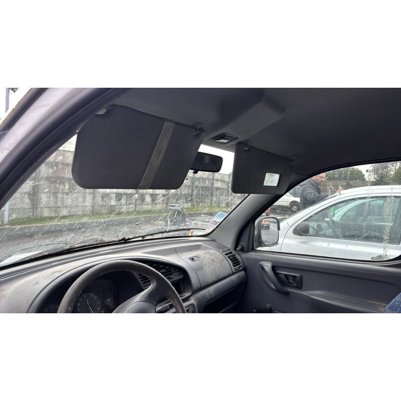 Vitre avant droit PEUGEOT PARTNER 1 Photo n°17