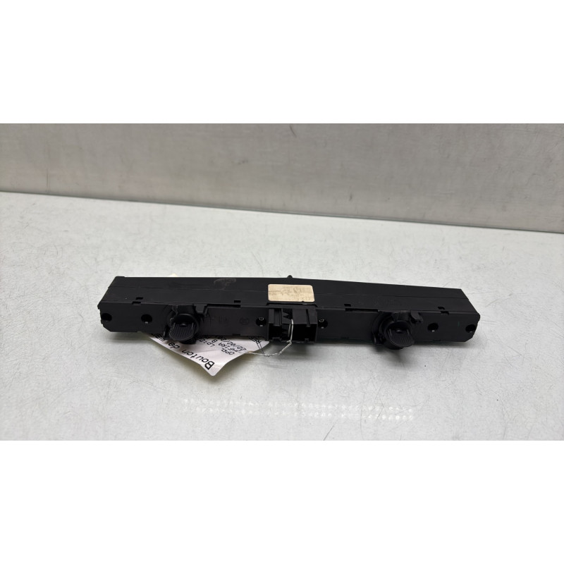 Bouton de warning OPEL ZAFIRA B Photo n°2