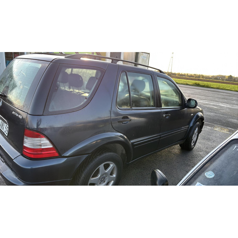 Feu arriere stop central MERCEDES CLASSE M 163 Photo n°7